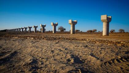 Una parte de un proyecto ferroviario sin terminar en Khanbogd Soum, cerca de la frontera con China en el desierto de Gobi
