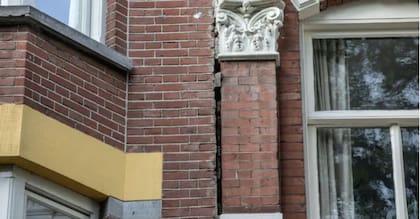 Miles de casas en los Países Bajos corren el riesgo de sufrir daños porque sus cimientos de madera quedan expuestos cuando bajan las aguas subterráneas