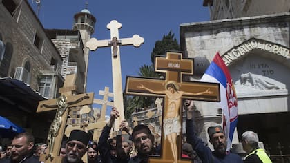 Miles de cristianos llegaron a Jerusalén para el vía crucis del Viernes Santo.