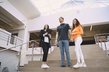 Miles de estudiantes indocumentados en California solicitan y reciben ayuda financiera estatal e institucional cada año