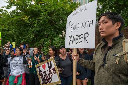 Miles de fans acudieron a la corte de Virginia para apoyar a Johnny Depp en el juicio contra Amber Heard