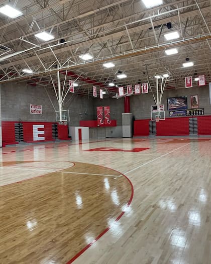 Miles de fans de la película recorren el colegio y se sacan fotos en los lugares emblemáticos (Instagram/@oceways)