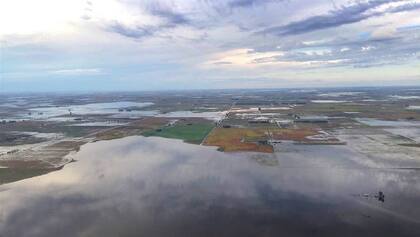 General Villegas, bajo el agua