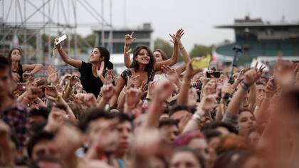 Miles de jóvenes festejan en el Lolapalooza 2016