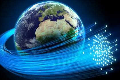 Miles de kilómetros de cables de fibra óptica hacen posible que internet funcione en el mundo
