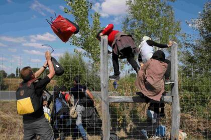Miles de migrantes se dirigen a Europa