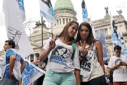 Miles de militantes se acercaron a acompañar a la presidenta Cristina Kirchner