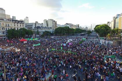 Miles de mujeres caminaron de la Plaza de los Dos Congreso hacia Plaza de Mayo donde fue el acto principal