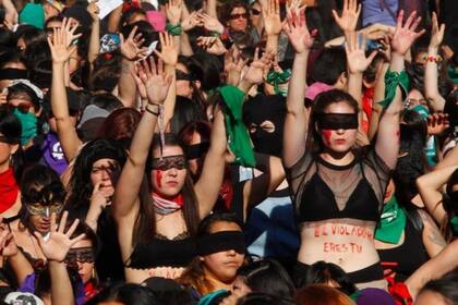 Miles de mujeres salieron a las calles en Chile durante las protestas de 2019