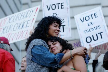 Miles de mujeres salieron a protestar para evitar que la Corte volviera a penalizar el aborto en Estados Unidos - (AP Foto/Josie Lepe, Archivo)