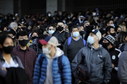 Miles de pasajeros en Constitución por un corte de vias