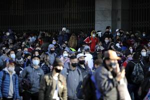 Miles de pasajeros en Constitución por un corte de vias