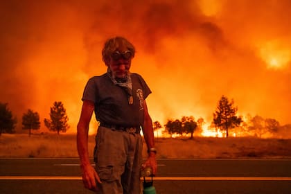Miles de personas debieron evacuar sus hogares por el peligro de los incendios