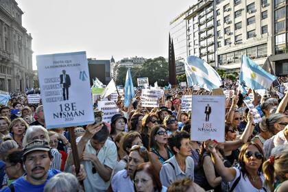 Miles de personas en el acto por Alberto Nisman