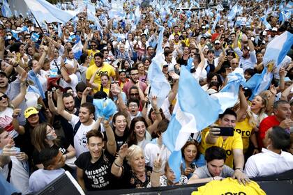 Miles de personas en la despedida de Mauricio Macri