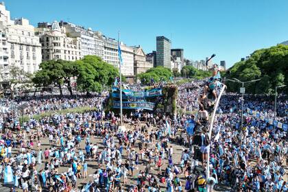 Miles de personas esperan en el Obelisco a la selección campeona del mundo