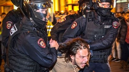 Miles de personas manifestaron el año pasado en Rusia contra el reclutamiento militar en medio de la invasión a Ucrania