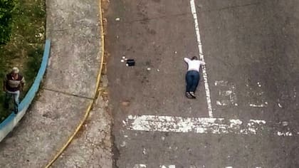 Miles de personas marchan contra el gobierno de Nicolás Maduro en Caracas