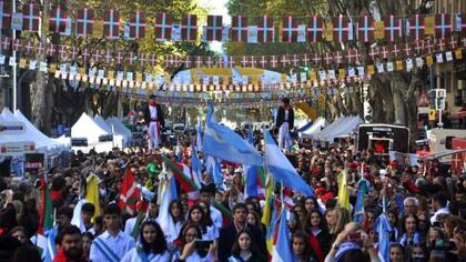 Miles de personas participan en el festival anual de Buenos Aires para celebrar al País Vasco