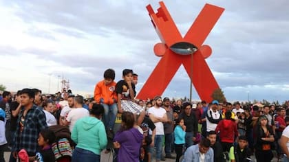 Miles de personas se reunieron para la proyección gratuita del episodio 130 de Dragon Ball en Ciudad Juárez, México