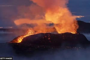 Evacúan una ciudad de Islandia después de cientos de terremotos en pocas horas: temen una erupción volcánica