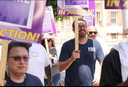 Miles de trabajadores de Los Ángeles paran hoy por mejores condiciones laborales (@seiu721)