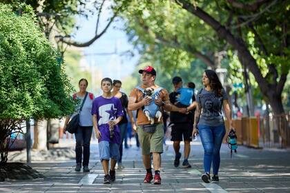 Miles de turistas llegaron a Mendoza para disfrutar el fin de semana largo de la Semana Santa. La mayoría son chilenos.