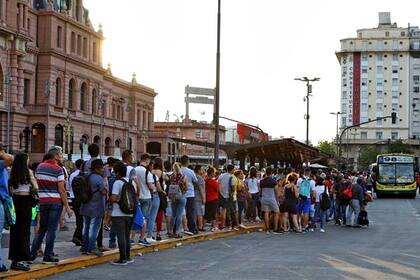 Miles de usuarios afectados por el corte de vías del tren Roca