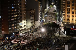Miles marchan en Uruguay para exigir respuestas por los desaparecidos durante la dictadura militar