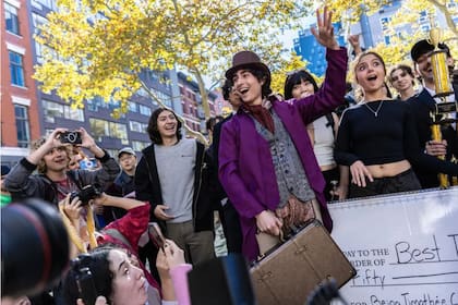 Miles Mitchell, de Staten Island, fue elegido como ganador del concurso de dobles de Chalamet (Stefan Jeremiah/Associated Press)