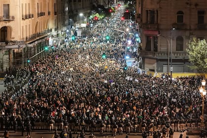 Miles participaron de la protesta en reclamo, entre otros, por los tres últimos femicidios de Agostina, Dulce y Noelia