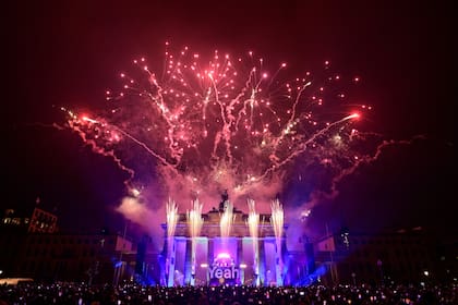 Miles personas se reunieron en la Puerta de Brandeburgo en Berlín