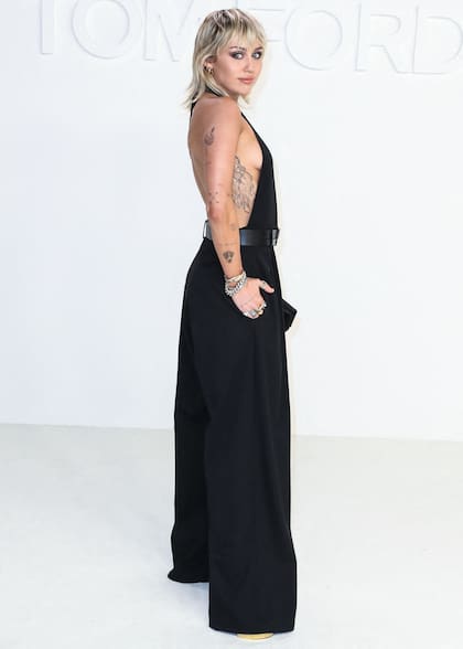 Miley Cyrus, al poco tiempo de divorciarse de Liam Hemsworth, cautivó a los flashes con un look súper sexy en el Tom Ford: Autumn/Winter Fashion Show en los Milk Studios en Los Ángeles en septiembre del 2020