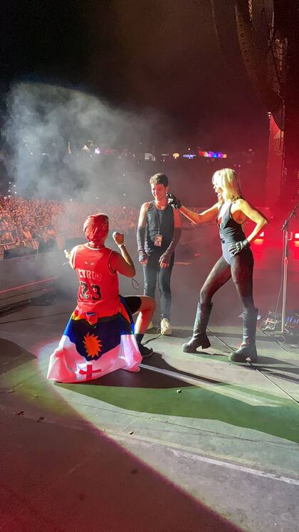 Miley Cyrus bendijo el matrimonio de dos fans (Foto: Twitter @milesholy)