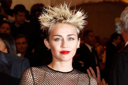 Miley Cyrus también es considerada fea por Bynes