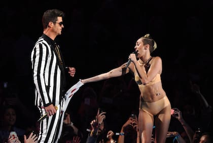 Miley Cyrus y Robin Thicke y el show que realizaron en los premios MTV que generó mucha controversia