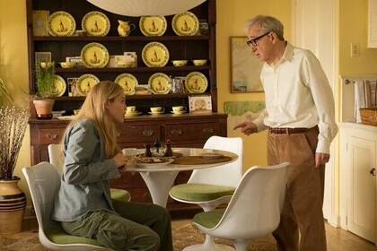 Miley Cyrus y Woody Allen en Crisis in Six Scenes