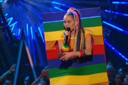 Miley y uno de sus tantos outfits