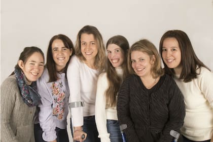 Mili, Kikí, Ro, Nicole, Luisa y Nadia, integrantes de un grupo que cuenta la parálisis cerebral en primera persona y que ya tiene alrededor de 14 mil seguidores en Instagram