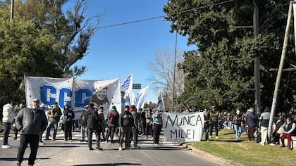 Militantes de la CCC, en junio de 2025, durante una protesta en La Plata