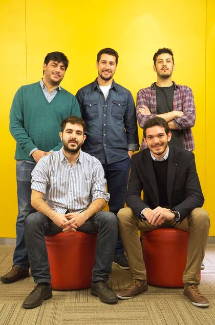 Militantes jóvenes debaten sobre el Bicentenario de la Independencia