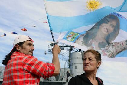 Militantes kirchneristas acompañaron a la Presidenta en el acto principal por la llegada de la Fragata Libertad en Mar del Plata
