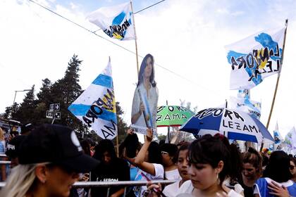 Militantes llegan al Estadio Único de La Plata para el acto de Cristina Kirchner