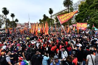 La izquierda fue a la Plaza de Mayo para protestar contra Milei y el Fondo Monetario