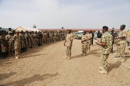 Militares del Ejército de Nigeria en el norte del país combatiendo a Boko Haram y Estado Islámico (Archivo)