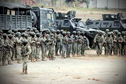 Militares para combatir las bandas en Durán, Ecuador