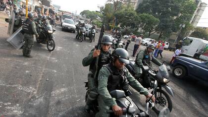 Militares patrullan la zona minera de Venezuela