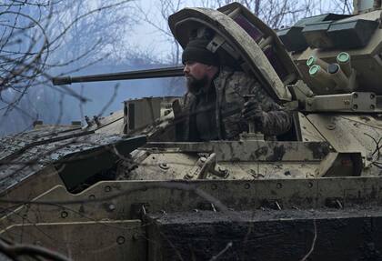 Militares ucranianos un posición cercana a Avdiivka, en la región de Donetsk. (Genya SAVILOV / AFP)
