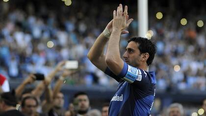 Milito recibe su homenaje en el Cilindro