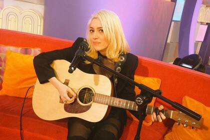 Militta Bora presentó sus canciones y habló de su nuevo amor...